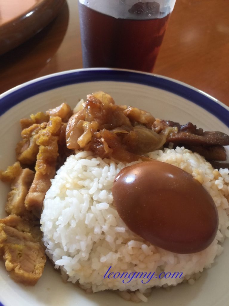Rice with pork, boiled egg cooked in soya sauce and vege